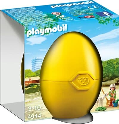 Tierpflegerin mit Alpaka